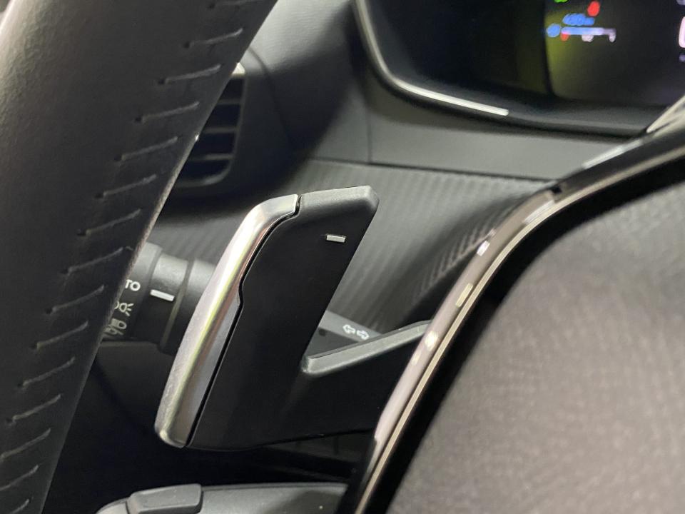 Peugeot 208 Allure Hybrid 1.2 100CV eDCS6 MHEV