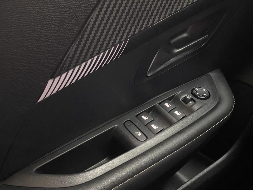 Peugeot 208 Allure Hybrid 1.2 110CV eDCS6 MHEV