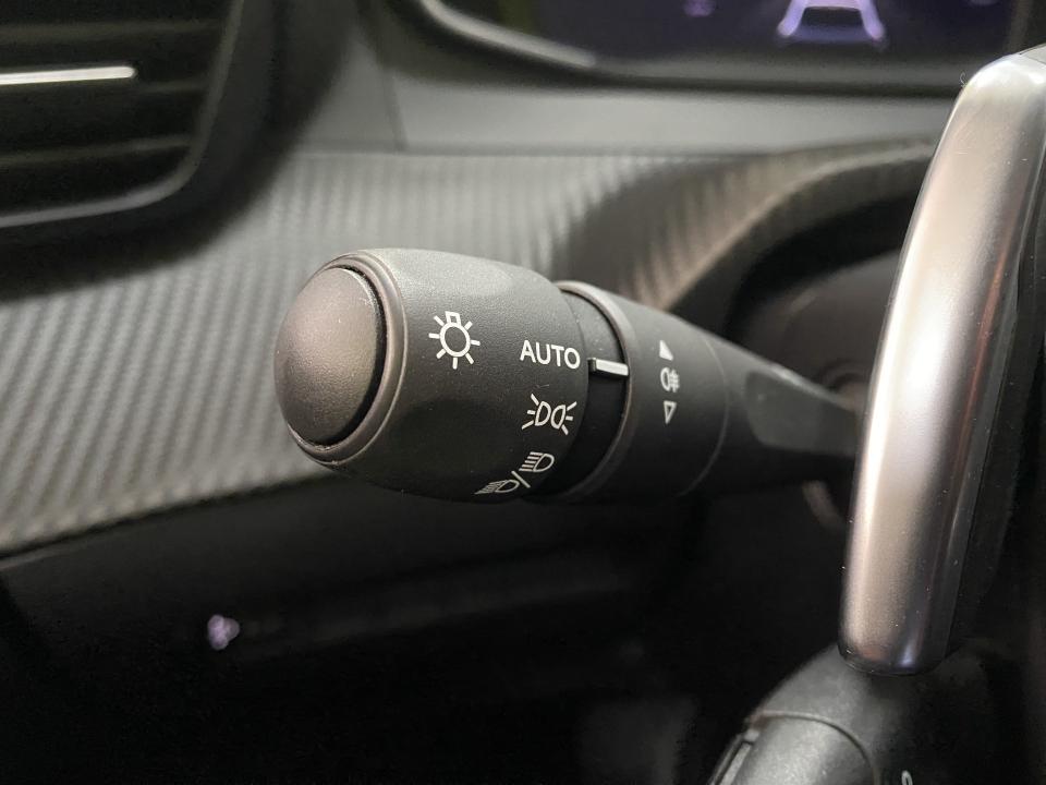 Peugeot 208 Allure Hybrid 1.2 110CV eDCS6 MHEV