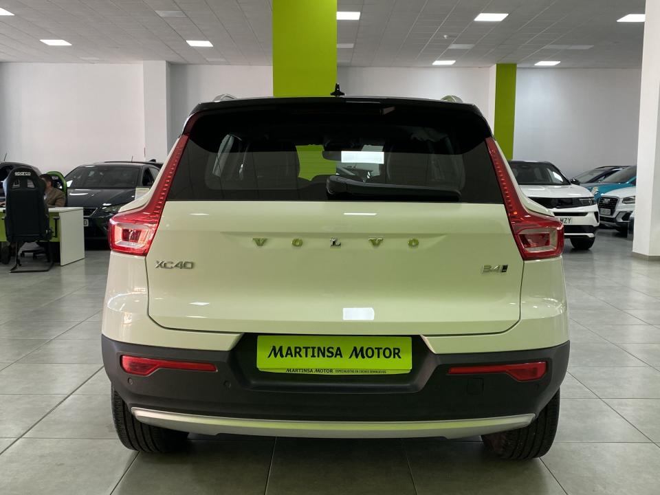 Volvo XC40 Momentum Pro 4x4 B4 2.0G 197CV Auto MHEV