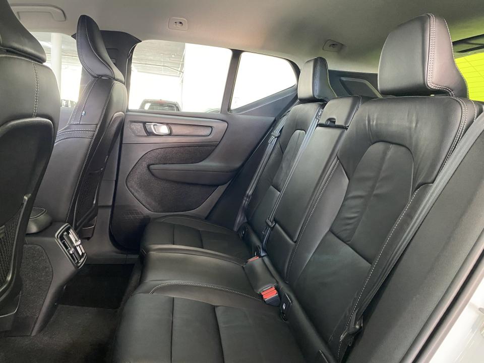 Volvo XC40 Momentum Pro 4x4 B4 2.0G 197CV Auto MHEV