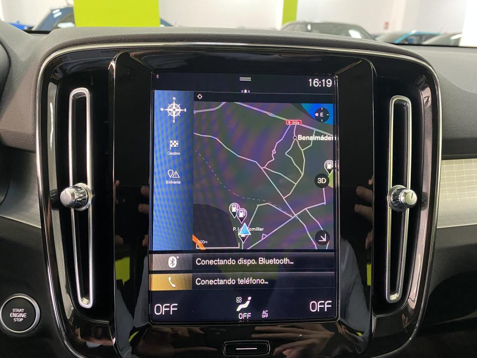 Volvo XC40 Momentum Pro 4x4 B4 2.0G 197CV Auto MHEV