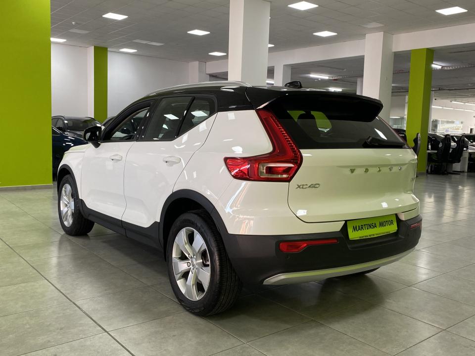 Volvo XC40 Momentum Pro 4x4 B4 2.0G 197CV Auto MHEV