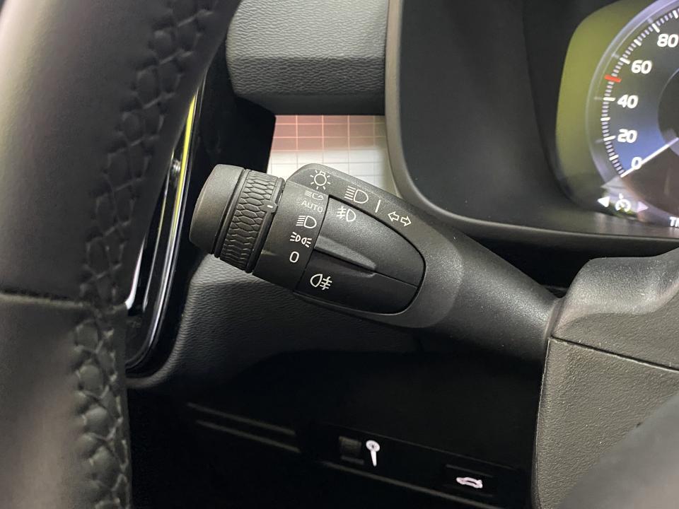 Volvo XC40 Momentum Pro 4x4 B4 2.0G 197CV Auto MHEV