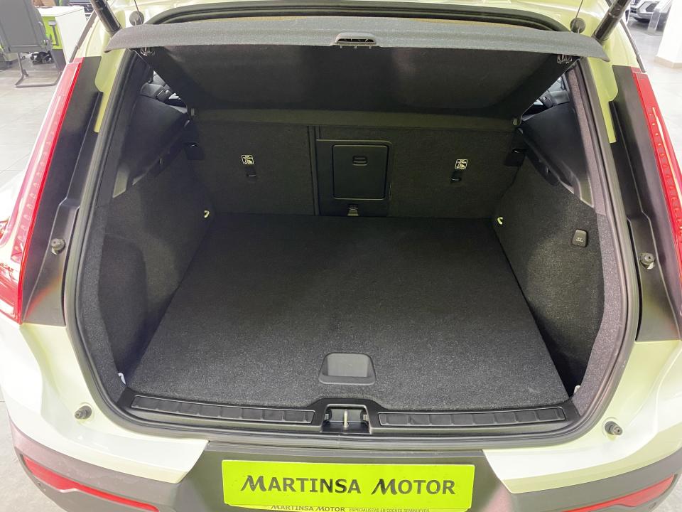 Volvo XC40 Momentum Pro 4x4 B4 2.0G 197CV Auto MHEV