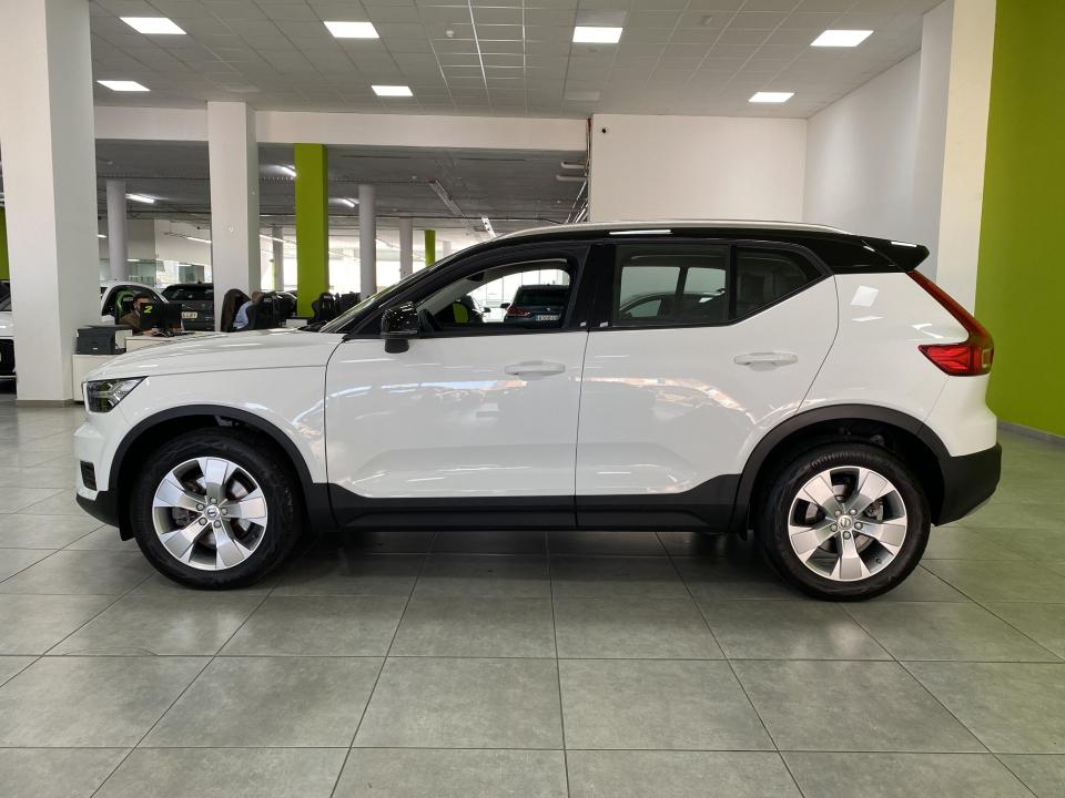 Volvo XC40 Momentum Pro 4x4 B4 2.0G 197CV Auto MHEV
