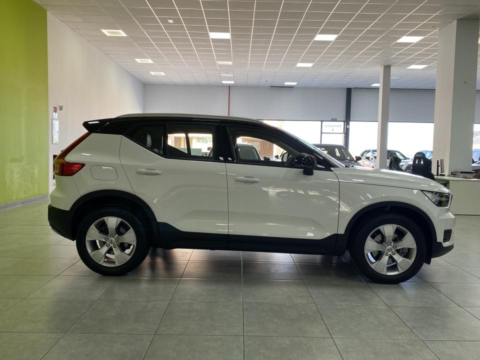 Volvo XC40 Momentum Pro 4x4 B4 2.0G 197CV Auto MHEV