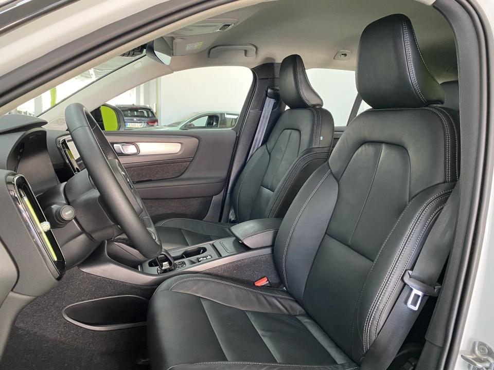 Volvo XC40 Momentum Pro 4x4 B4 2.0G 197CV Auto MHEV