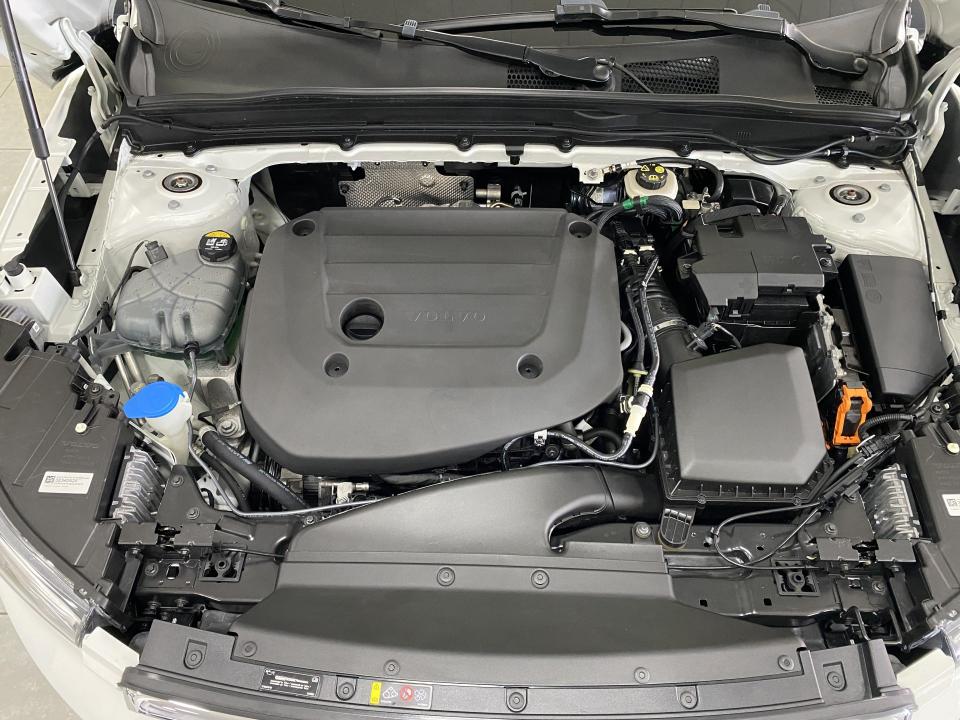 Volvo XC40 Momentum Pro 4x4 B4 2.0G 197CV Auto MHEV