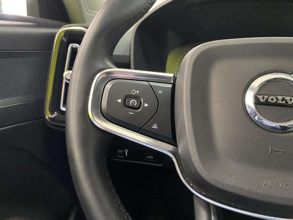 Volvo XC40 Momentum Pro T2 1.5 129CV Auto.