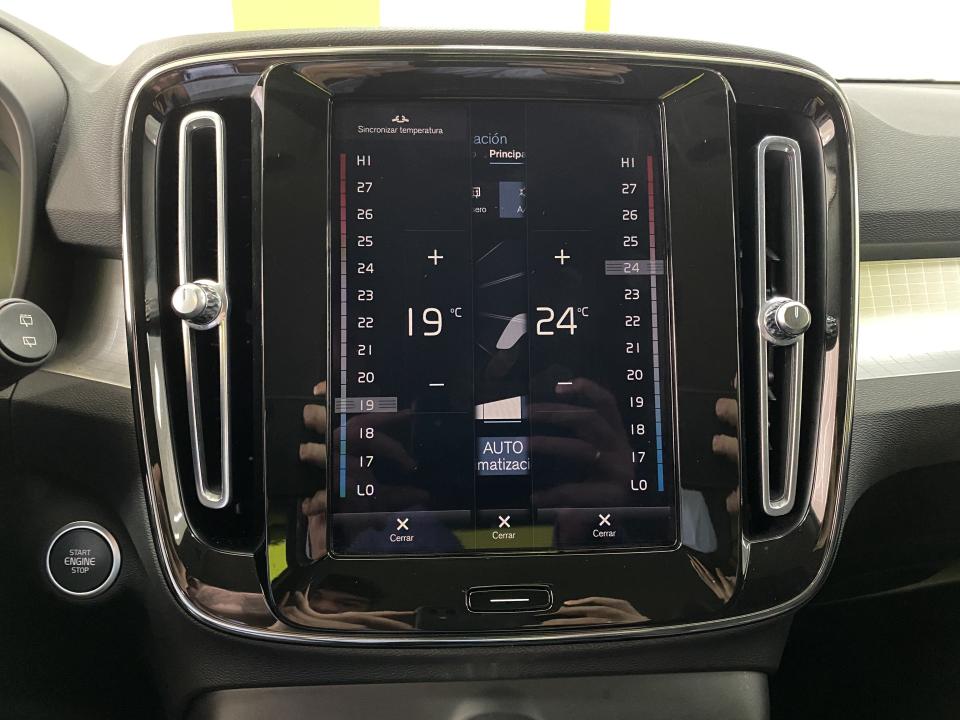 Volvo XC40 Momentum Pro T2 1.5 129CV Auto.