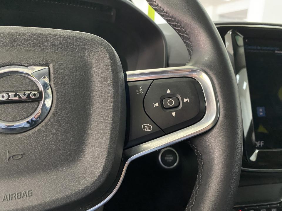Volvo XC40 Momentum Pro T2 1.5 129CV Auto.