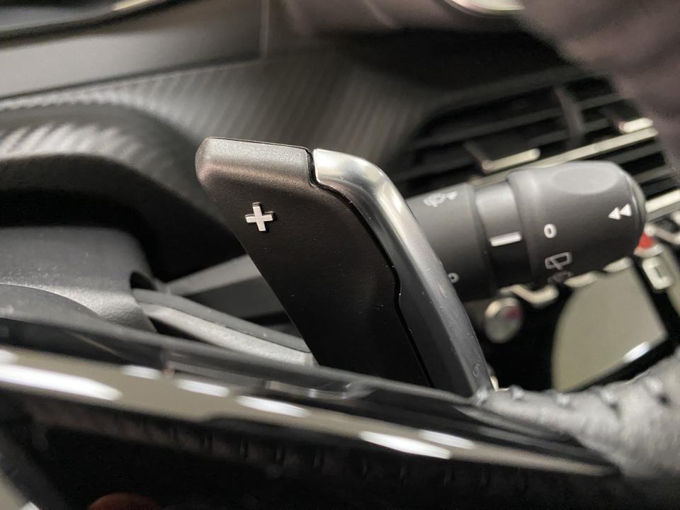 Peugeot 2008 Allure Hybrid 1.2 145CV eDCS6 MHEV