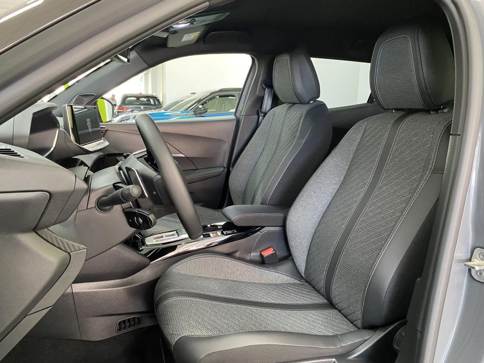 Peugeot 2008 Allure Hybrid 1.2 145CV eDCS6 MHEV