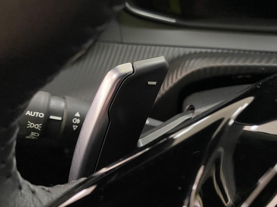 Peugeot 2008 Allure Hybrid 1.2 145CV eDCS6 MHEV