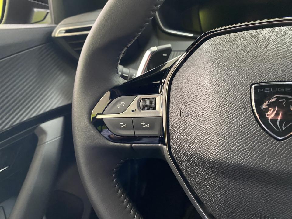 Peugeot 2008 Allure Hybrid 1.2 145CV eDCS6 MHEV