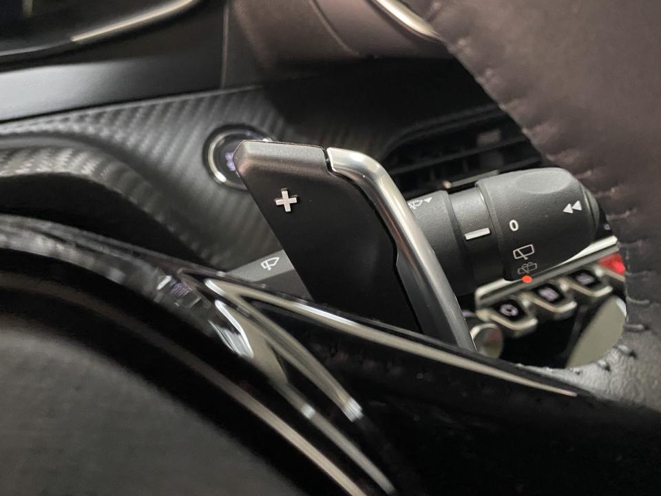 Peugeot 2008 Allure Hybrid 1.2 145CV eDCS6 MHEV
