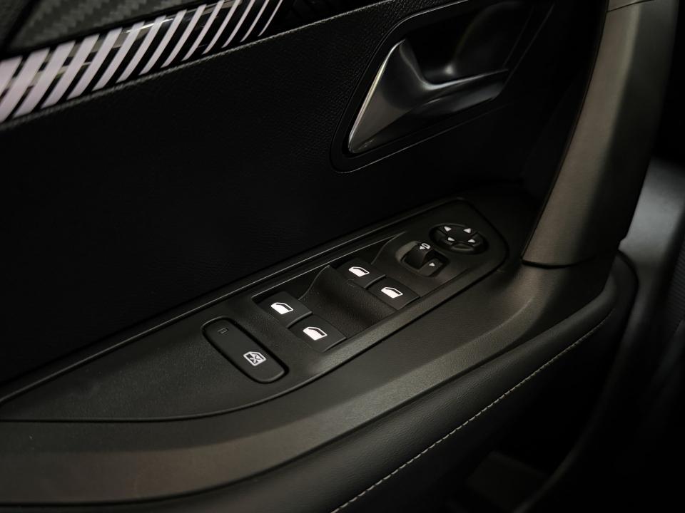 Peugeot 2008 Allure Hybrid 1.2 145CV eDCS6 MHEV