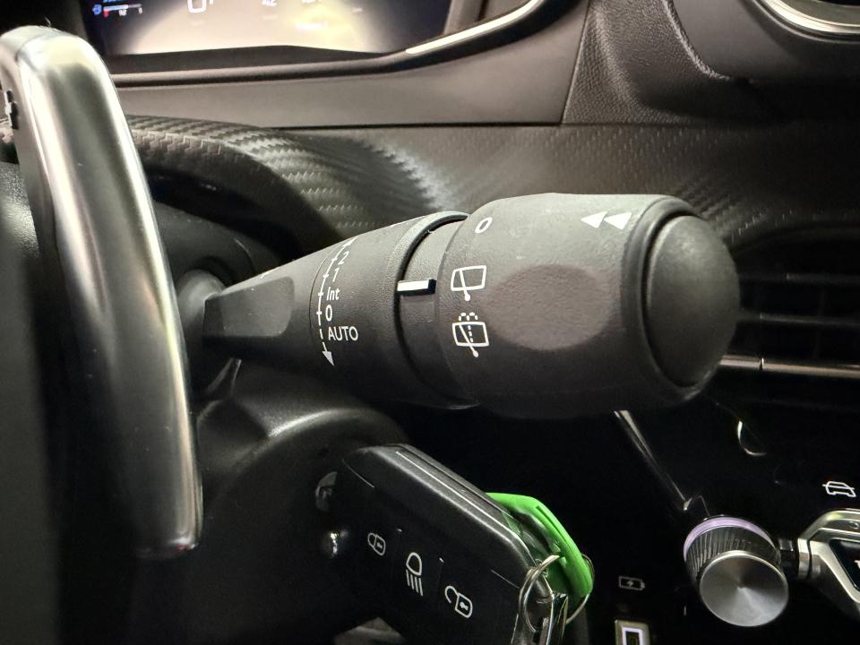 Peugeot 2008 Allure Hybrid 1.2 145CV eDCS6 MHEV