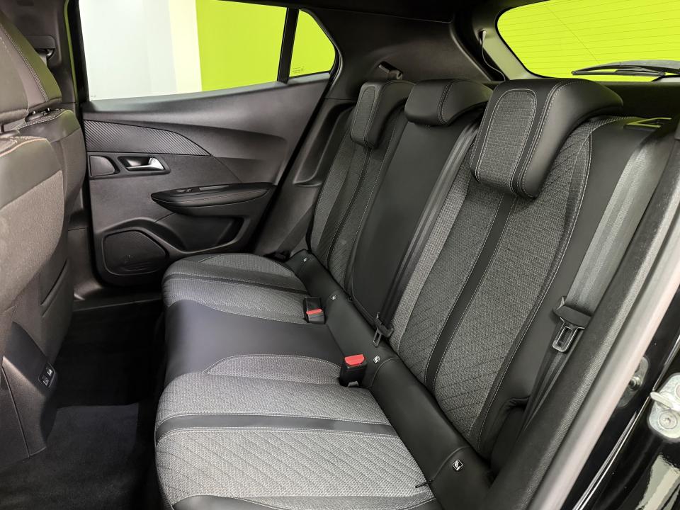 Peugeot 2008 Allure Hybrid 1.2 145CV eDCS6 MHEV