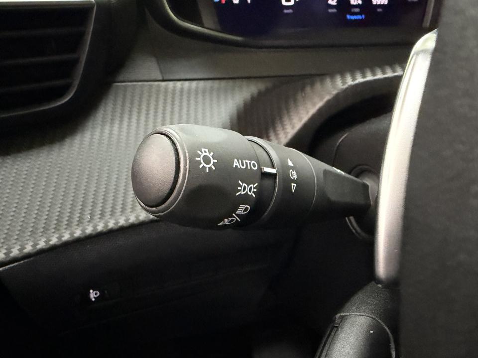 Peugeot 2008 Allure Hybrid 1.2 145CV eDCS6 MHEV