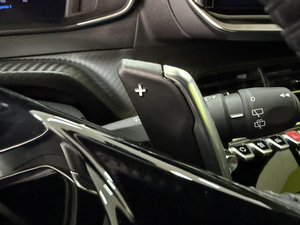 Peugeot 2008 Allure Hybrid 1.2 145CV eDCS6 MHEV