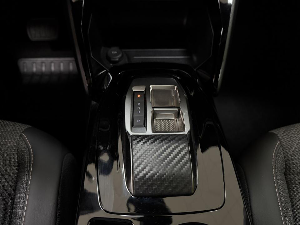 Peugeot 2008 Allure Hybrid 1.2 145CV eDCS6 MHEV