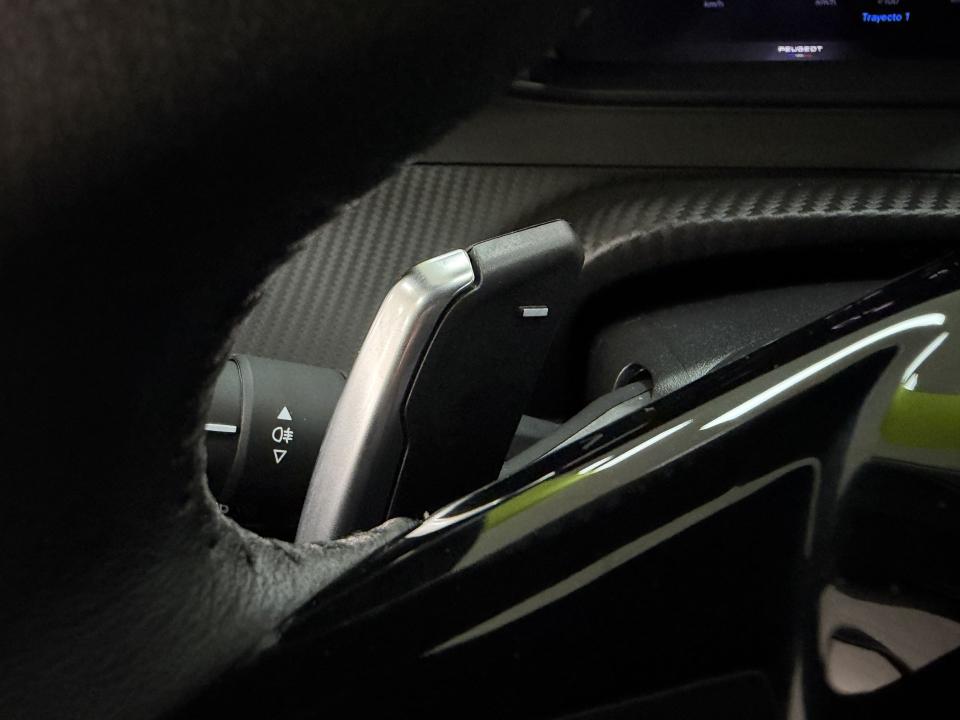 Peugeot 2008 Allure Hybrid 1.2 145CV eDCS6 MHEV