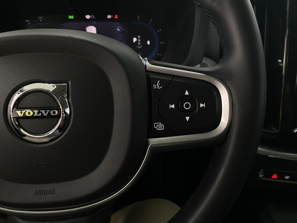 Volvo XC60 B4 Momentum Pro 4x2 2.0D 197CV MHEV