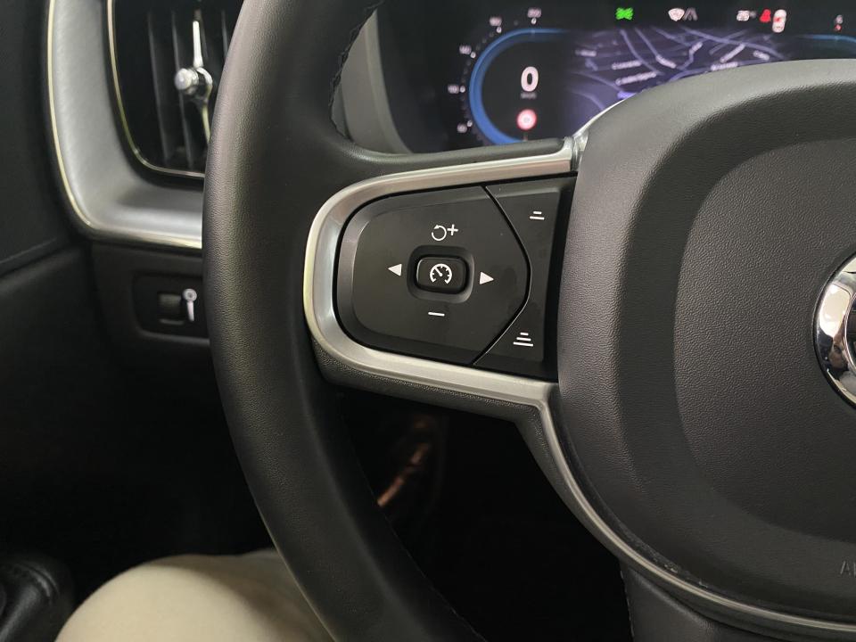 Volvo XC60 B4 Momentum Pro 4x2 2.0D 197CV MHEV