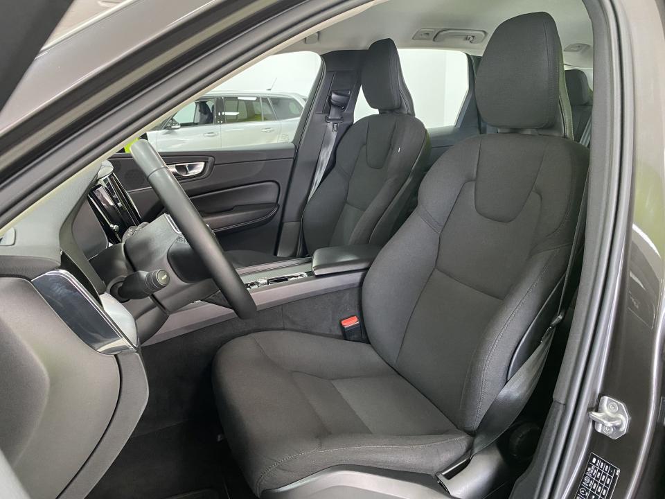 Volvo XC60 B4 Momentum Pro 4x2 2.0D 197CV MHEV