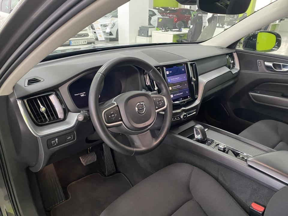 Volvo XC60 B4 Momentum Pro 4x2 2.0D 197CV MHEV