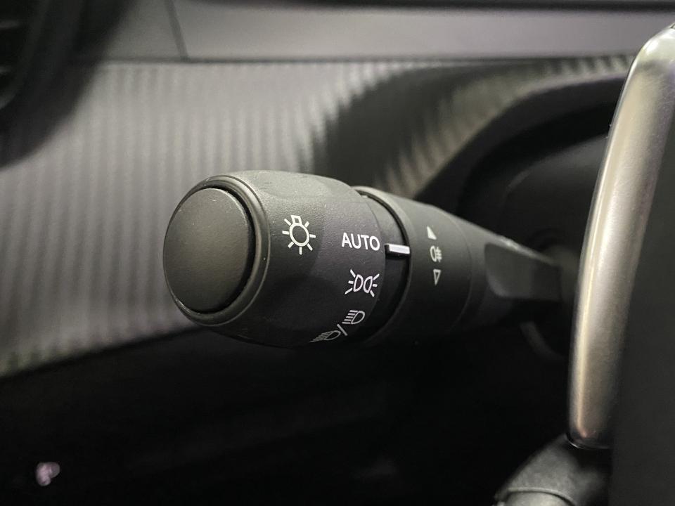 Peugeot 2008 Allure Hybrid 1.2 145CV eDCS6 MHEV
