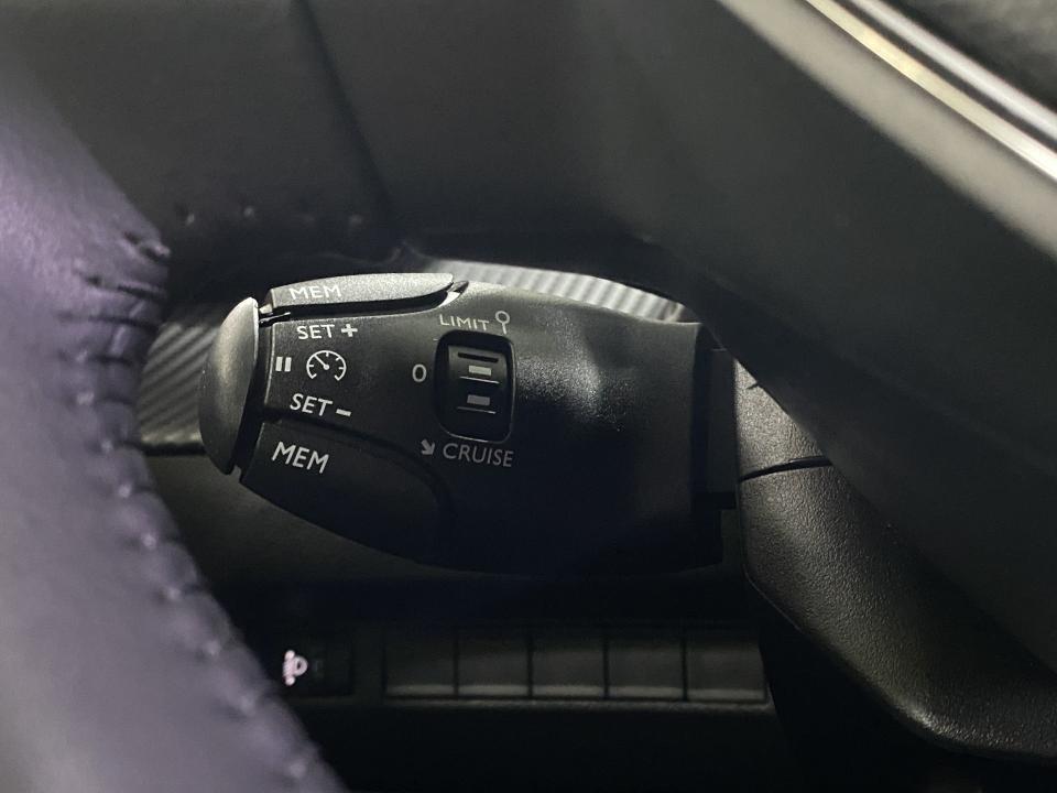 Peugeot 2008 Allure Hybrid 1.2 145CV eDCS6 MHEV