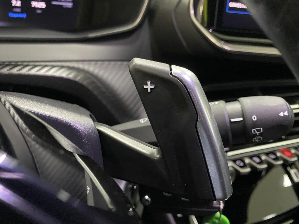 Peugeot 2008 Allure Hybrid 1.2 145CV eDCS6 MHEV