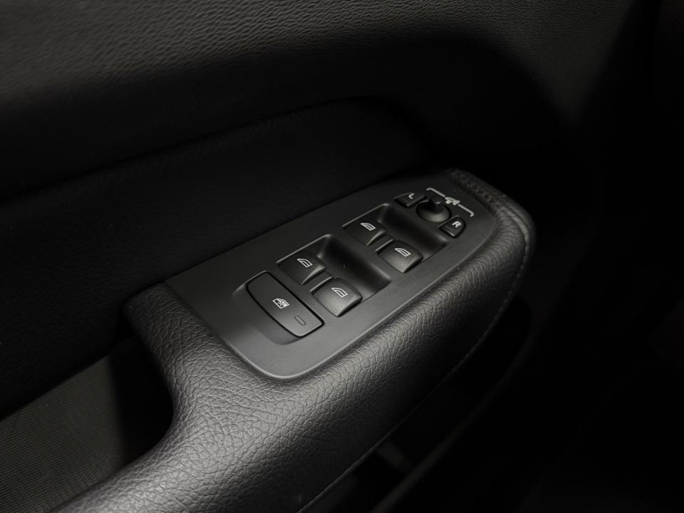 Volvo XC60 Momentum Pro 4x4 B5 2.0D 235CV Auto MHEV