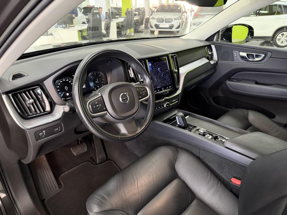 Volvo XC60 Momentum Pro 4x4 B5 2.0D 235CV Auto MHEV