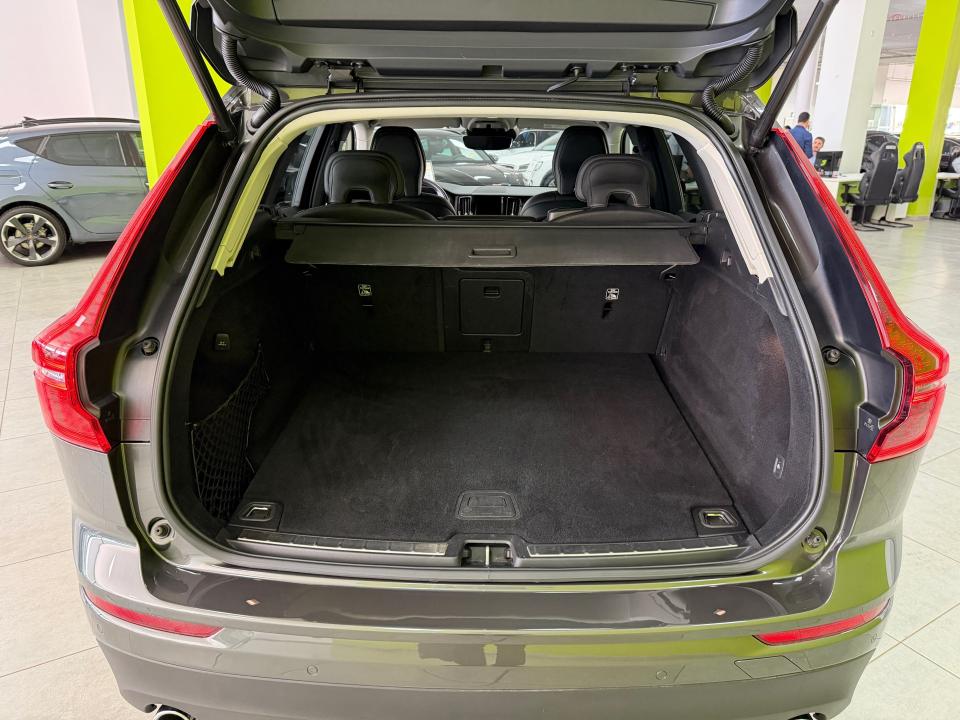 Volvo XC60 Momentum Pro 4x4 B5 2.0D 235CV Auto MHEV