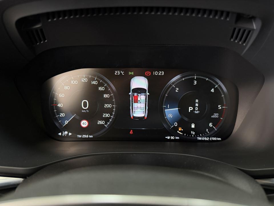 Volvo XC60 Momentum Pro 4x4 B5 2.0D 235CV Auto MHEV