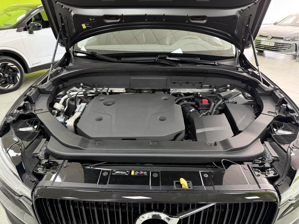 Volvo XC60 Momentum Pro 4x4 B5 2.0D 235CV Auto MHEV