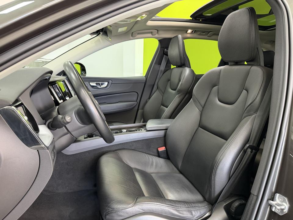 Volvo XC60 Momentum Pro 4x4 B5 2.0D 235CV Auto MHEV