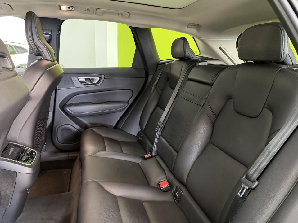 Volvo XC60 Momentum Pro 4x4 B5 2.0D 235CV Auto MHEV