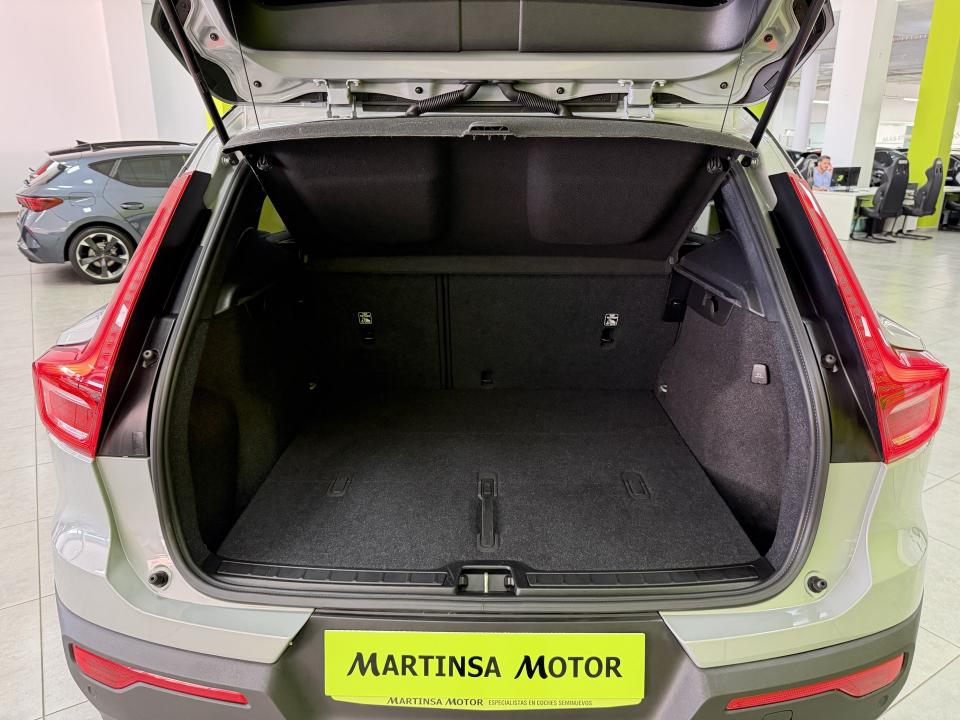 Volvo XC40 Essential 4x2 2.0 B3 2.0G 163CV Auto MHEV