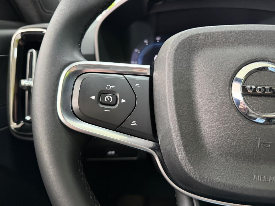 Volvo XC40 Plus Dark 2.0 B3 G 163CV Auto MHEV