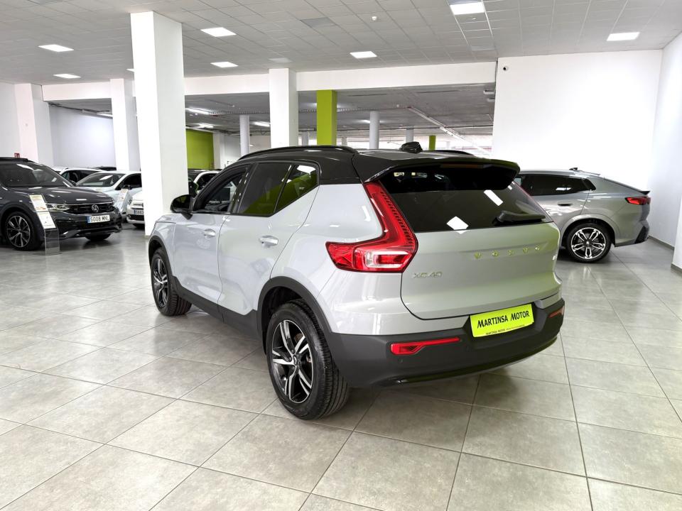 Volvo XC40 Plus Dark 2.0 B3 G 163CV Auto MHEV