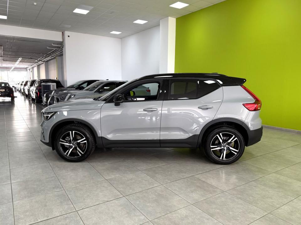 Volvo XC40 Plus Dark 2.0 B3 G 163CV Auto MHEV