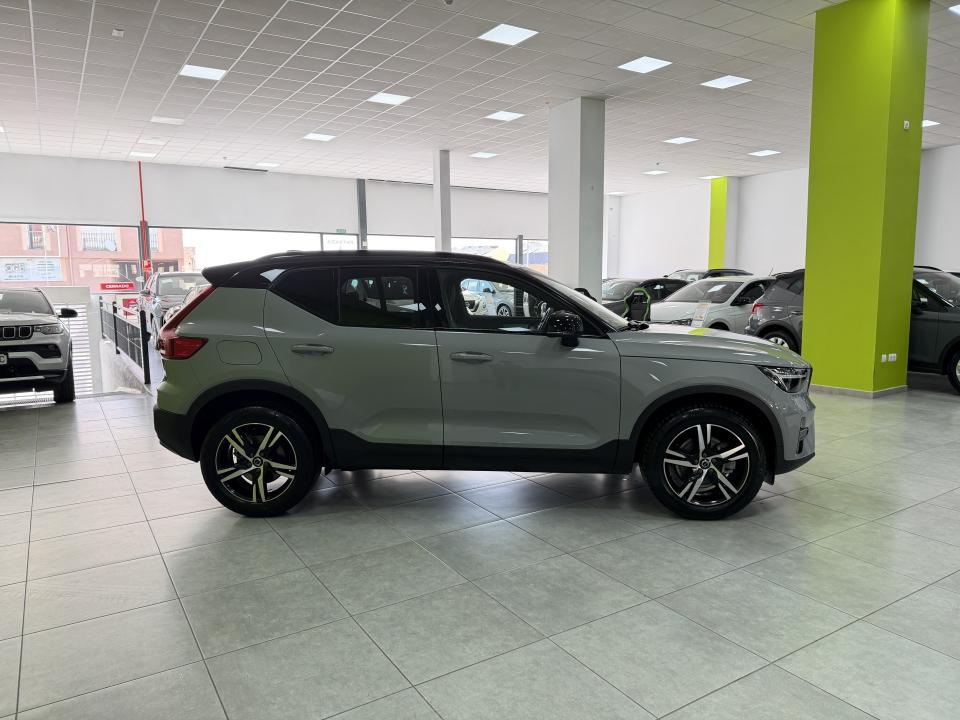 Volvo XC40 Plus Dark 2.0 B3 G 163CV Auto MHEV