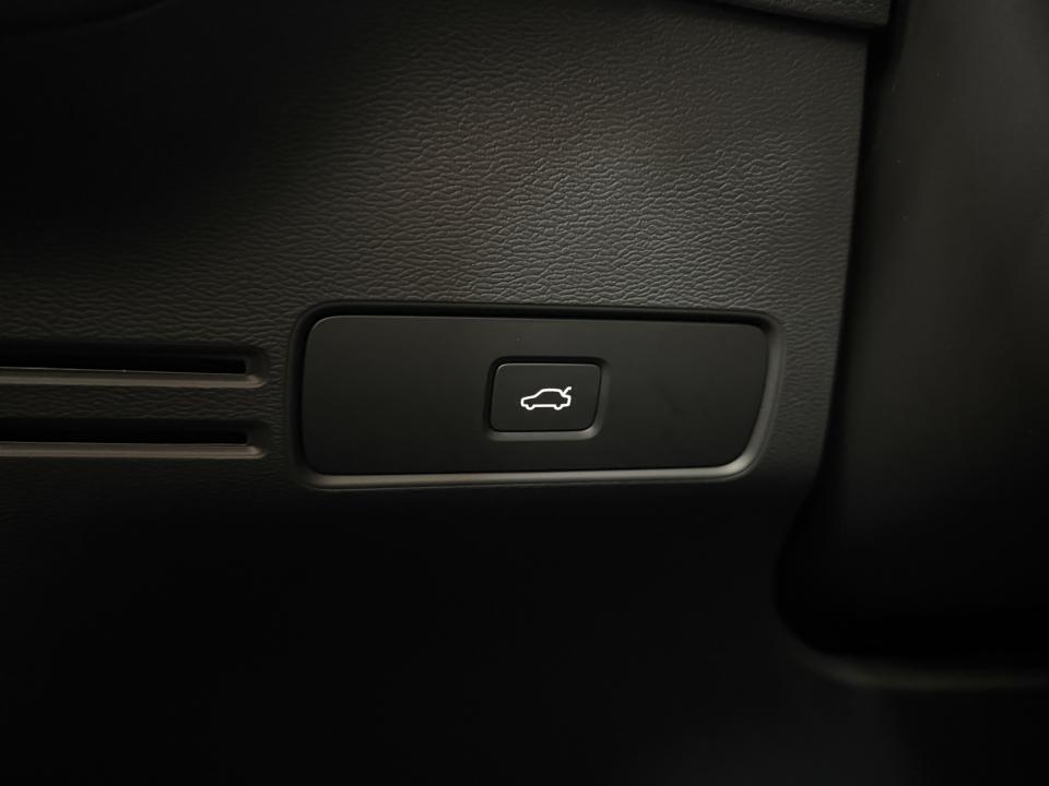 Volvo XC40 Plus Dark 2.0 B3 G 163CV Auto MHEV