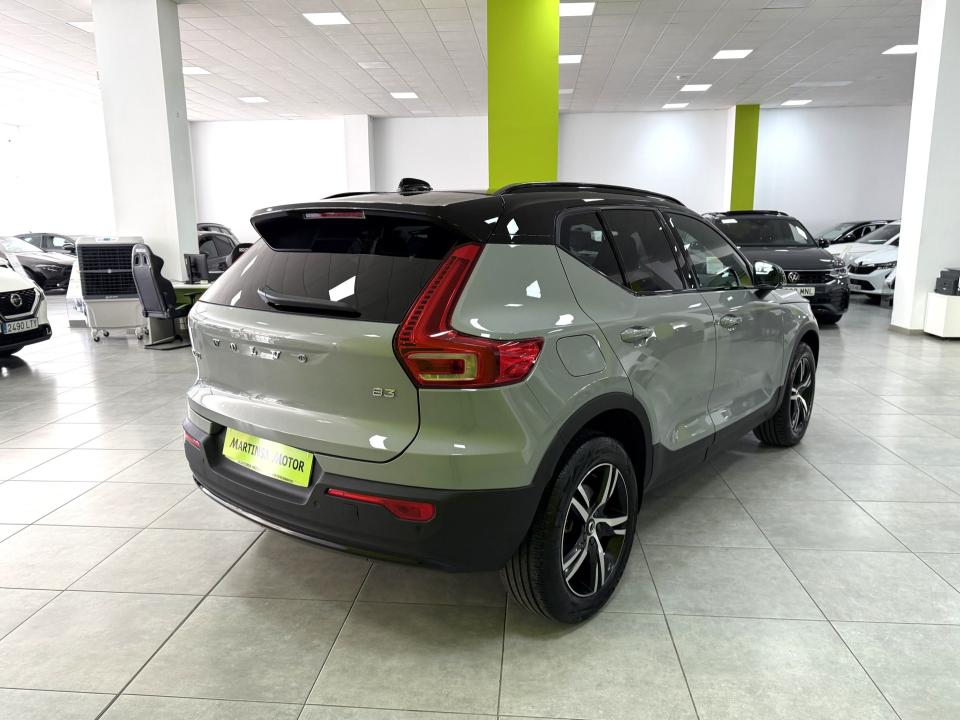 Volvo XC40 Plus Dark 2.0 B3 G 163CV Auto MHEV
