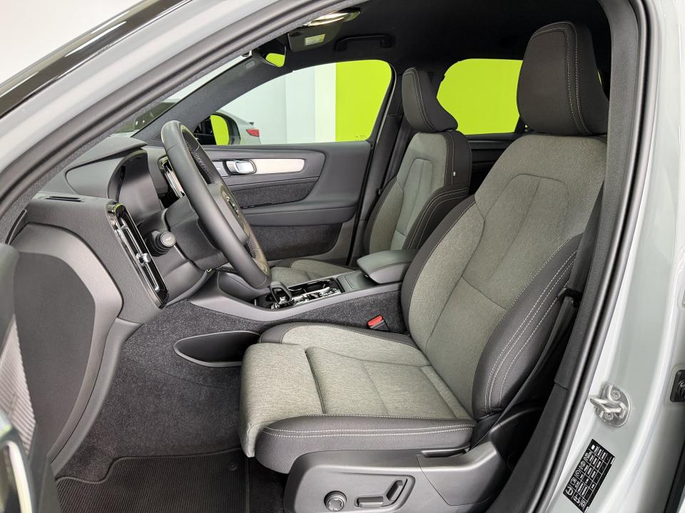 Volvo XC40 Plus Dark 2.0 B3 G 163CV Auto MHEV